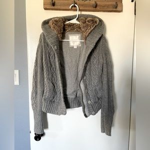 Like NEW AE Grey Knit Zipper & Buttoned Sweater w/ Faux Fur Size M (S/M)